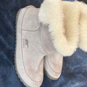 Sorel Light Gray Fur-Trimmed Boots
